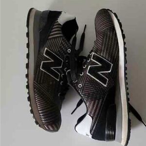 New Balance Men's Black and Gray Sneakers